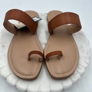 Universal Thread Juno Cognac Toe Loop Flat Sandals Womens 8.5 Memory Foam NEW